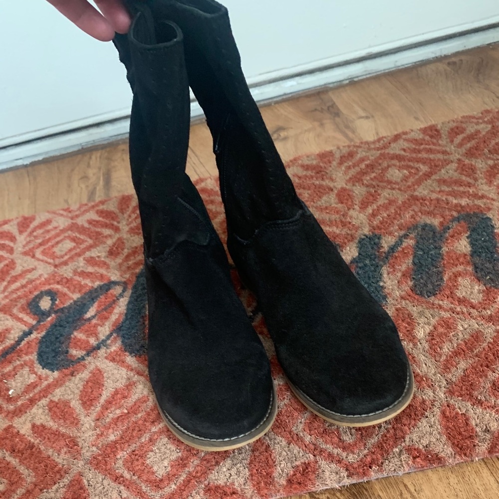 Black boots